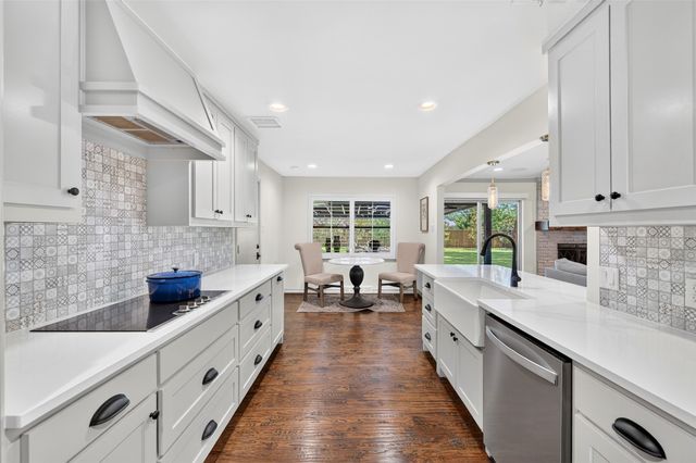 13834 Tanglewood Drive, Farmers Branch, TX 75234