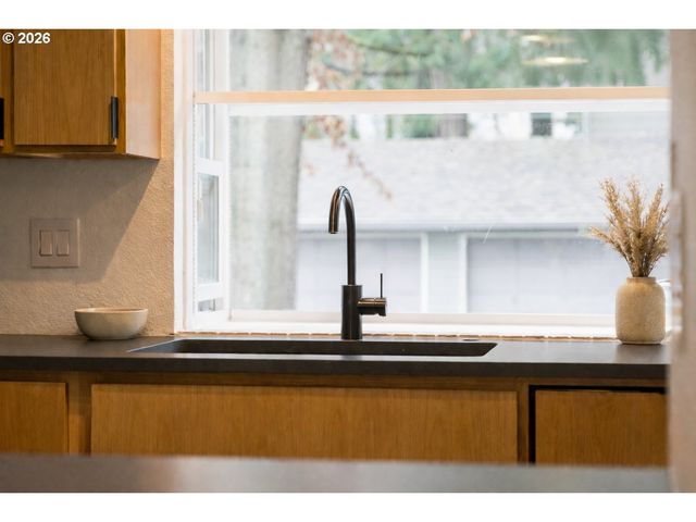 11990 Sw CORBY Dr 2, Portland, OR 97225