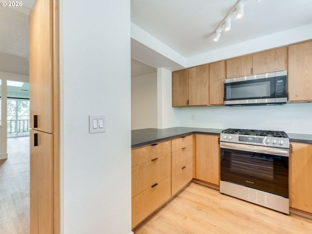 11990 Sw CORBY Dr 2, Portland, OR 97225