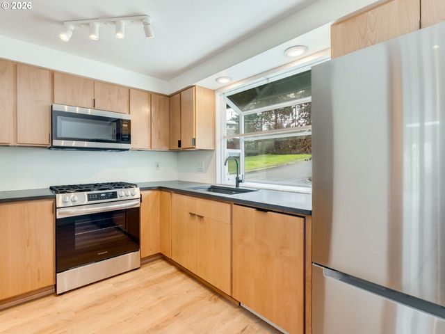 11990 Sw CORBY Dr 2, Portland, OR 97225