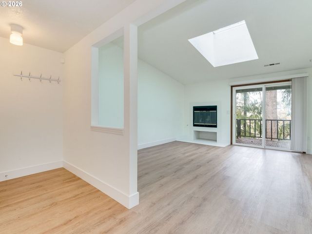 11990 Sw CORBY Dr 2, Portland, OR 97225