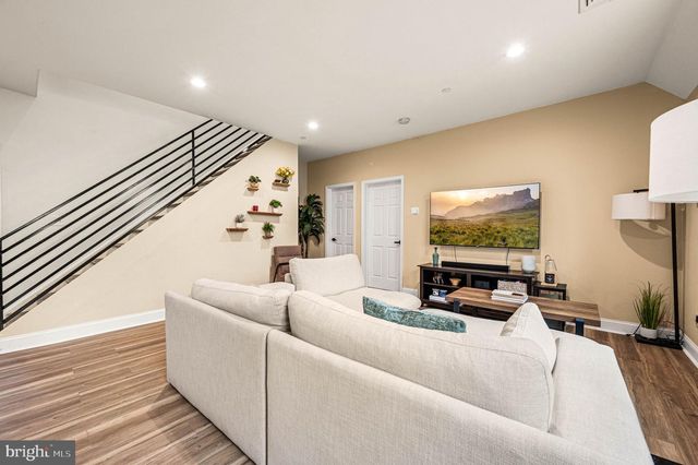 213 ROXBOROUGH AVE, Philadelphia, PA 19128