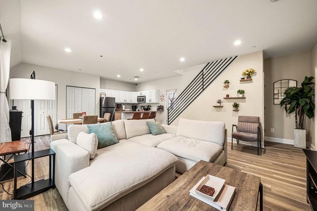 213 ROXBOROUGH AVE, Philadelphia, PA 19128