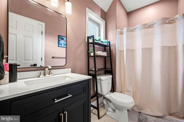 213 ROXBOROUGH AVE, Philadelphia, PA 19128