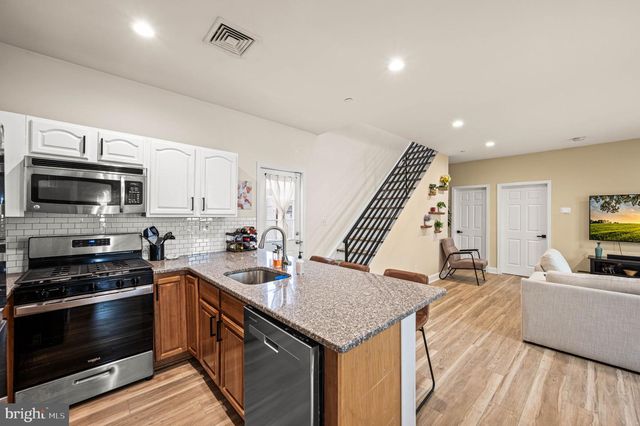 213 ROXBOROUGH AVE, Philadelphia, PA 19128