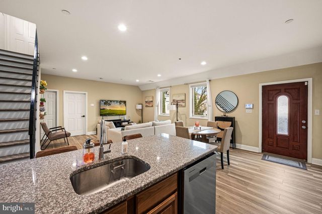 213 ROXBOROUGH AVE, Philadelphia, PA 19128