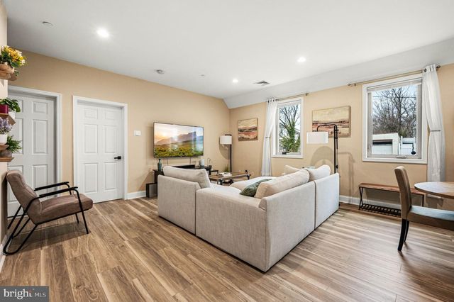 213 ROXBOROUGH AVE, Philadelphia, PA 19128