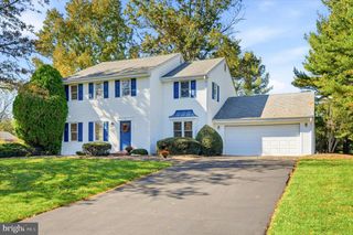 18 AVERSTONE DR E #E, Washington Crossing, PA 18977