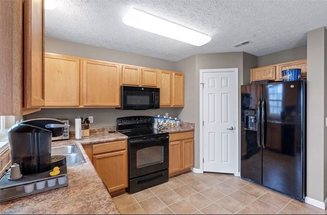 2230 Blazing Star Drive, Tipp City, OH 45371