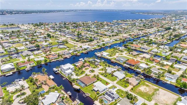5343 Mayfair CT, Cape Coral, FL 33904