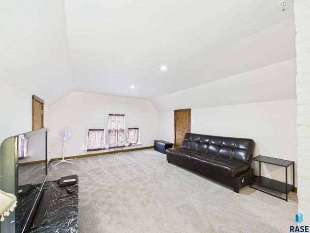 1120 S Center Ave Avenue, Sioux Falls, SD 57105