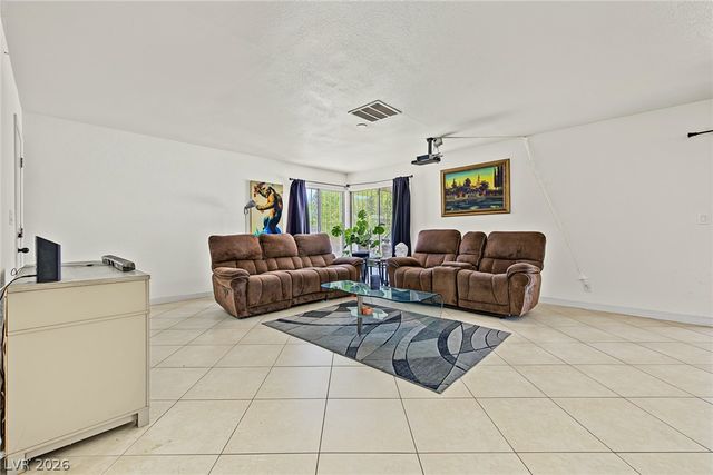 6992 Quarry Drive, Las Vegas, NV 89147