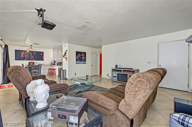 6992 Quarry Drive, Las Vegas, NV 89147