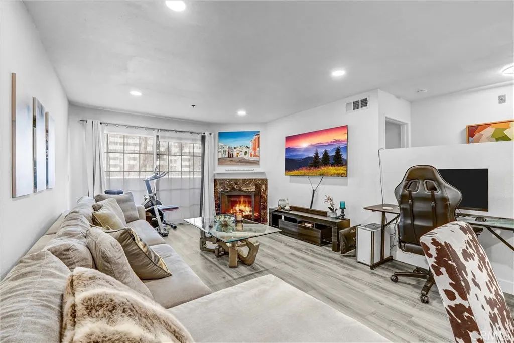 6545 Reseda Boulevard 6, Reseda, CA 91335