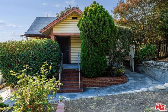 1621 Mohawk Street, Los Angeles, CA 90026