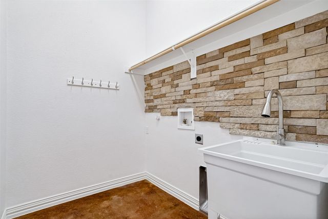 223 Carriage Drive, Willow Park, TX 76087