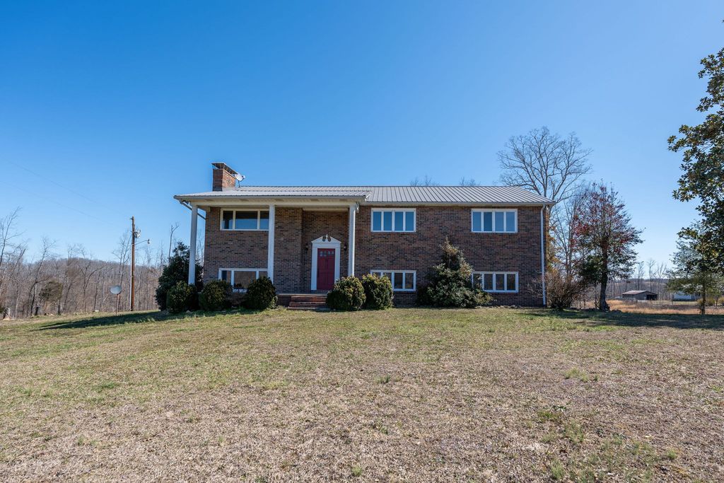 111 Kelleys Chapel Rd, Waynesboro, TN 38485