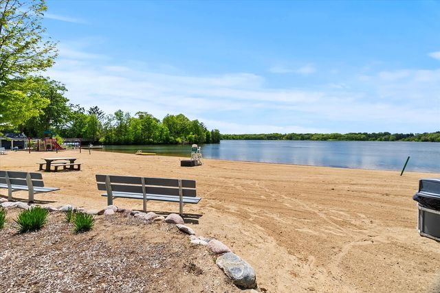 26359 N Hickory Road, Mundelein, IL 60060