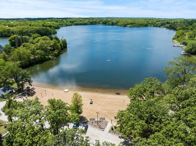 26359 N Hickory Road, Mundelein, IL 60060