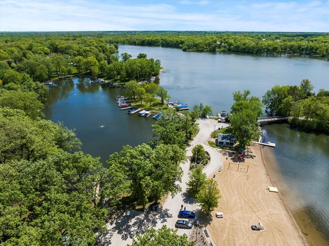 26359 N Hickory Road, Mundelein, IL 60060