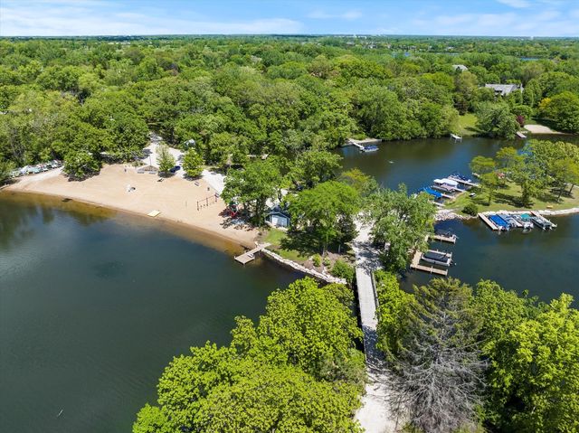 26359 N Hickory Road, Mundelein, IL 60060