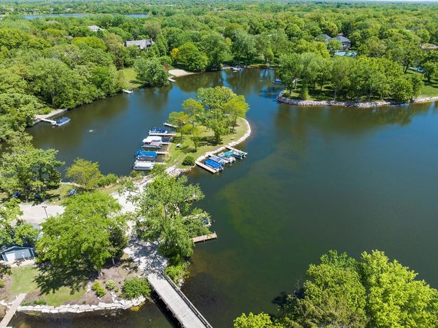 26359 N Hickory Road, Mundelein, IL 60060