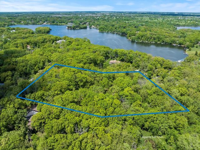 26359 N Hickory Road, Mundelein, IL 60060