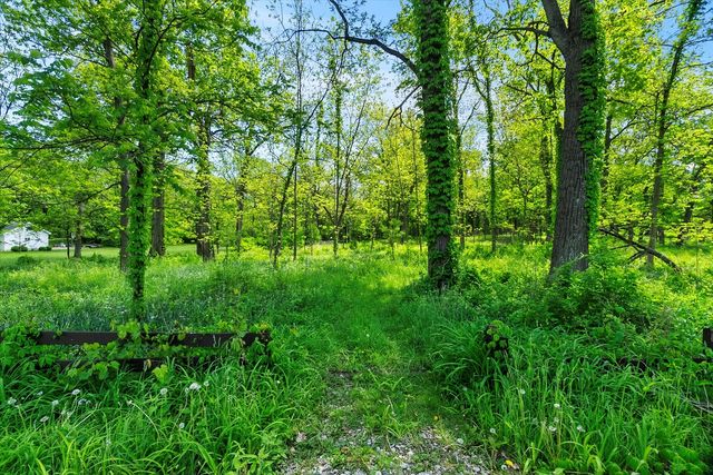 26359 N Hickory Road, Mundelein, IL 60060