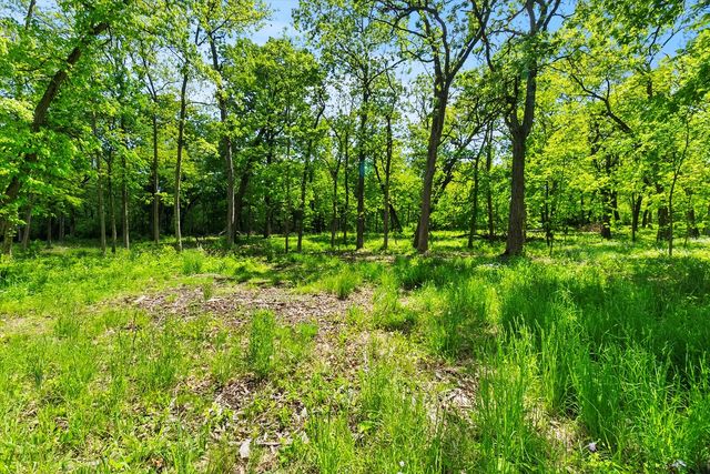 26359 N Hickory Road, Mundelein, IL 60060