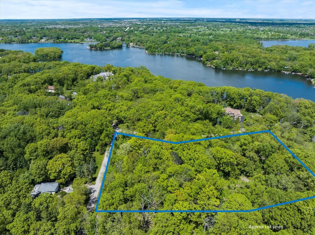 26359 N Hickory Road, Mundelein, IL 60060