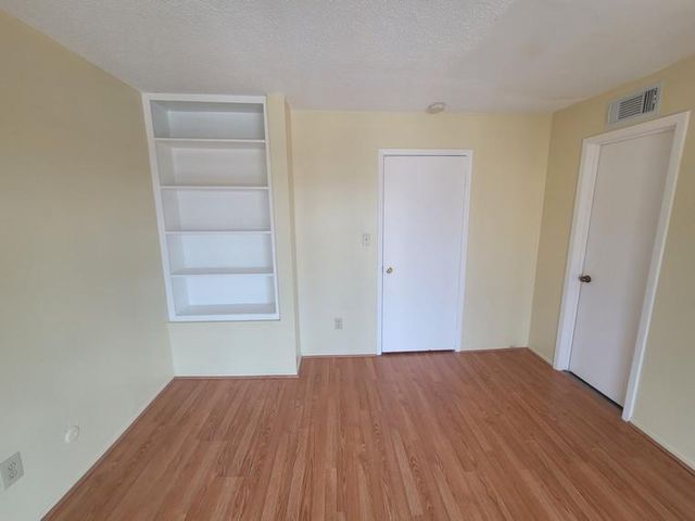 215 Post Office Street 302, Galveston, TX 77550
