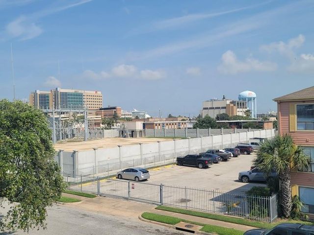 215 Post Office Street 302, Galveston, TX 77550