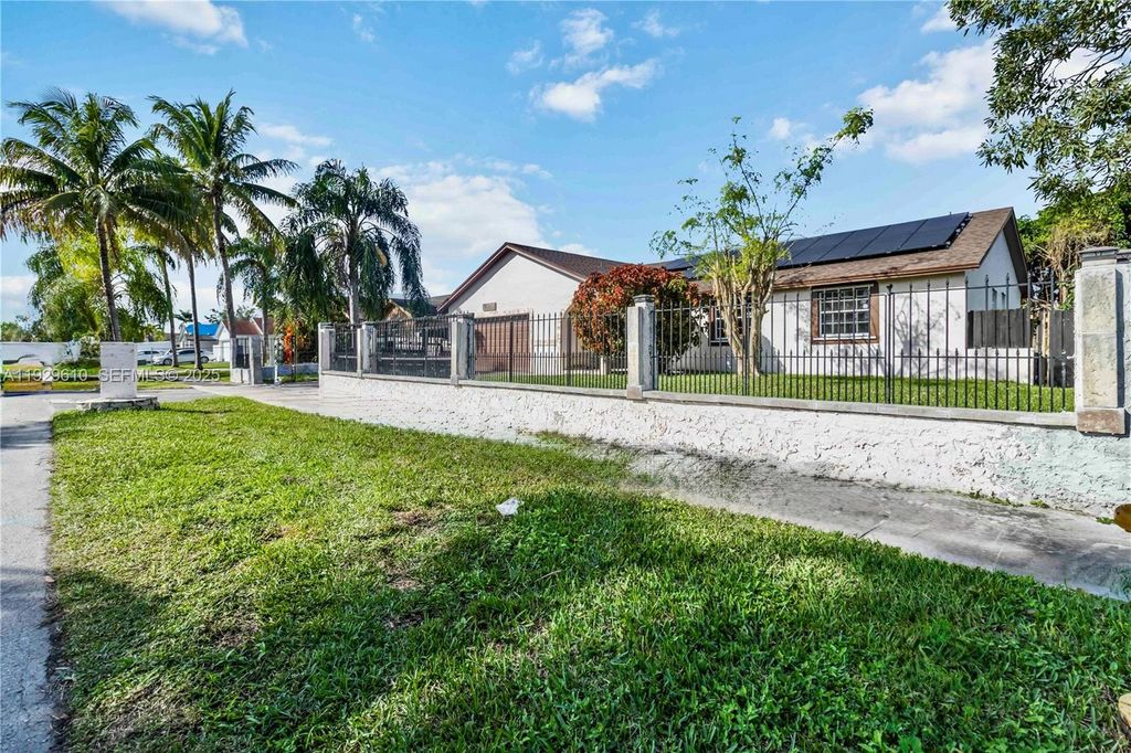 Image 1 of property listing at 13731 SW 284th St, Homestead, FL 33033