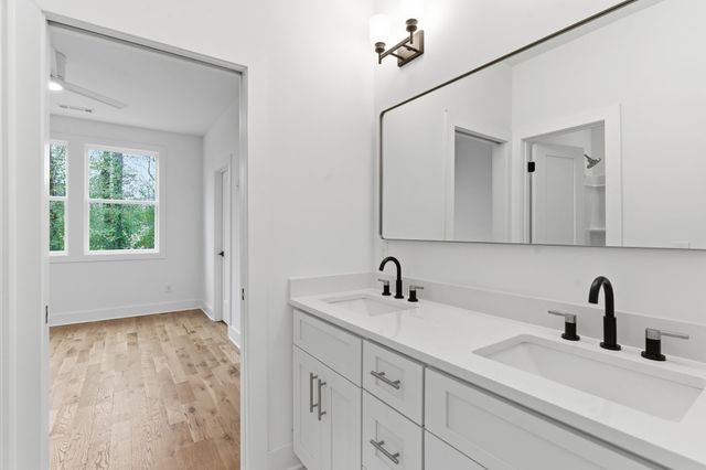2235 Cruzen St, Nashville, TN 37211