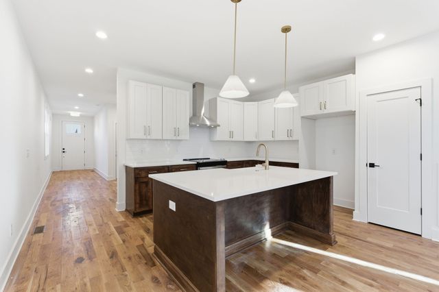 2235 Cruzen St, Nashville, TN 37211