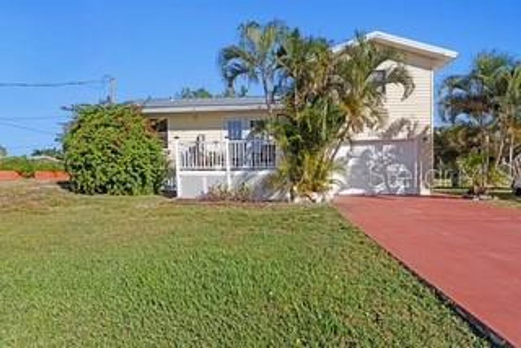 Image 2 of property listing at 2835 WISTERIA PLACE, Punta Gorda, FL 33950
