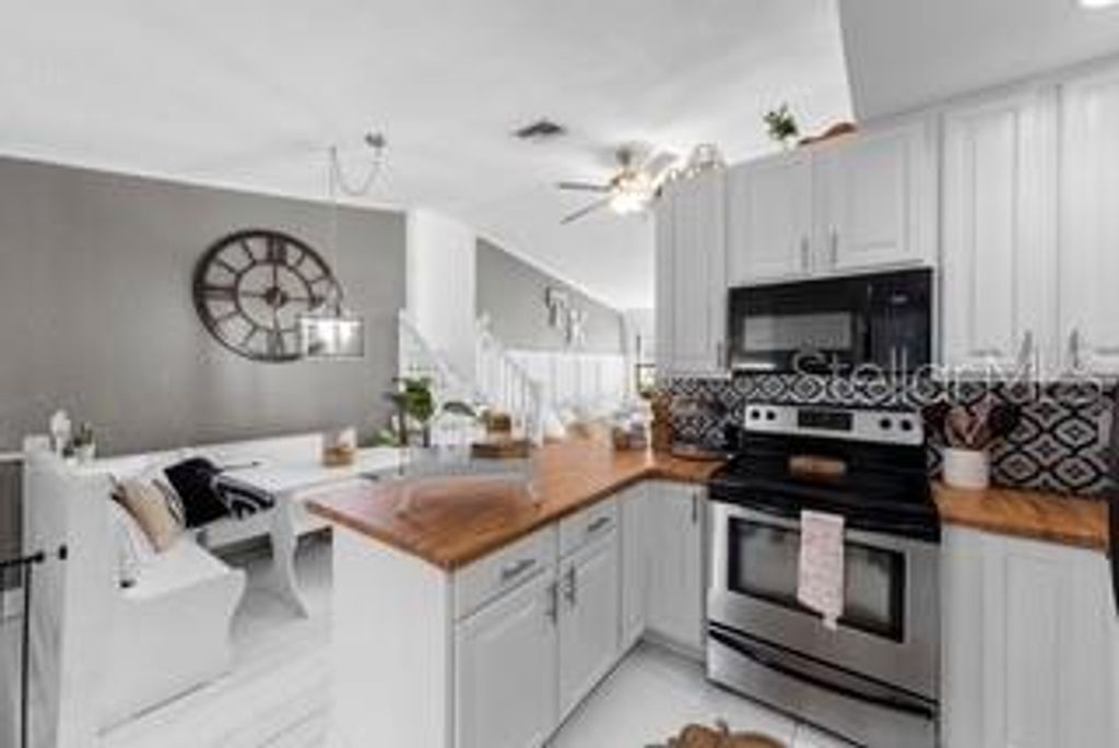 Image 14 of property listing at 2835 WISTERIA PLACE, Punta Gorda, FL 33950