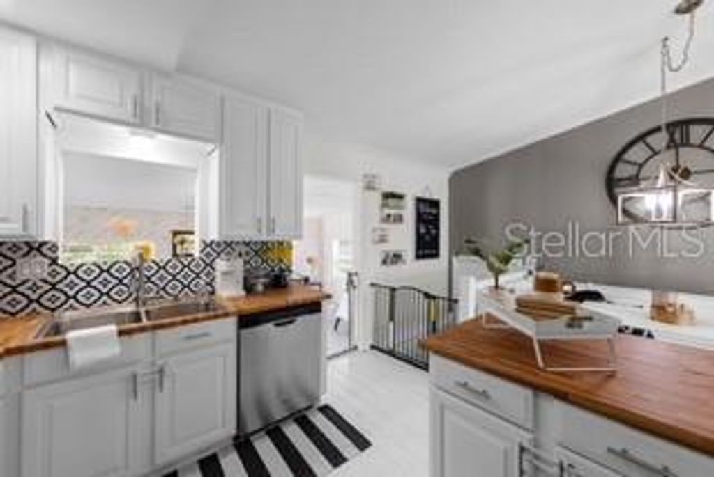 Image 20 of property listing at 2835 WISTERIA PLACE, Punta Gorda, FL 33950