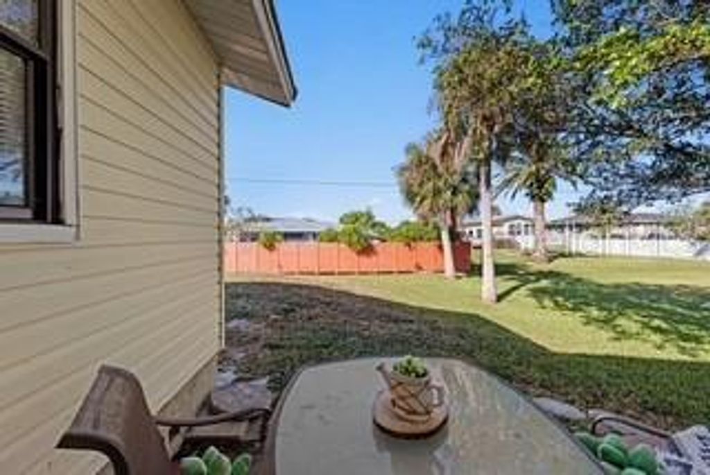 Image 21 of property listing at 2835 WISTERIA PLACE, Punta Gorda, FL 33950