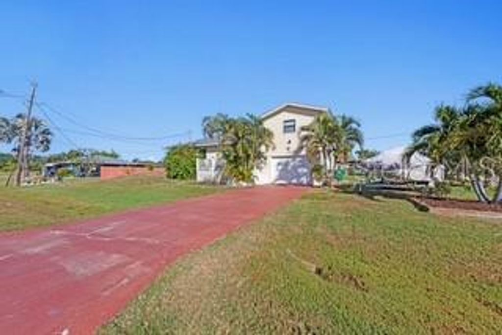 Image 23 of property listing at 2835 WISTERIA PLACE, Punta Gorda, FL 33950
