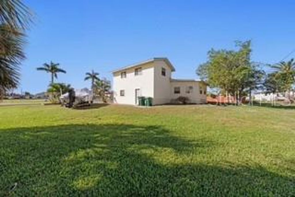Image 24 of property listing at 2835 WISTERIA PLACE, Punta Gorda, FL 33950