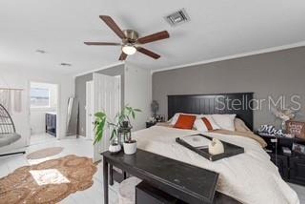 Image 35 of property listing at 2835 WISTERIA PLACE, Punta Gorda, FL 33950