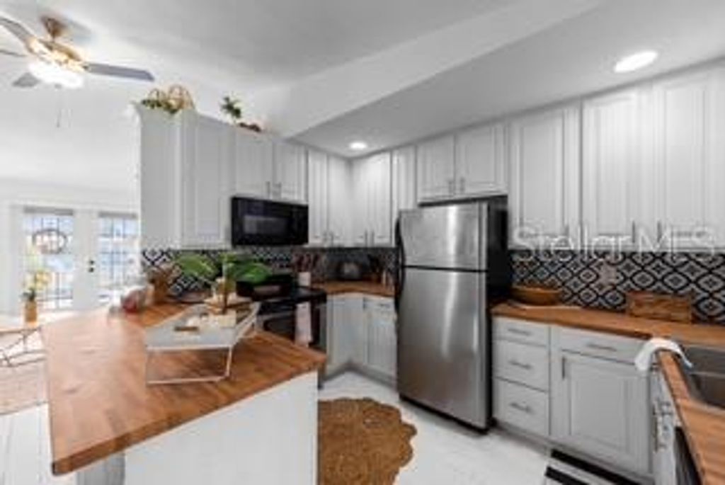 Image 6 of property listing at 2835 WISTERIA PLACE, Punta Gorda, FL 33950