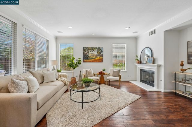 4926 Redwood Ave, Dublin, CA 94568