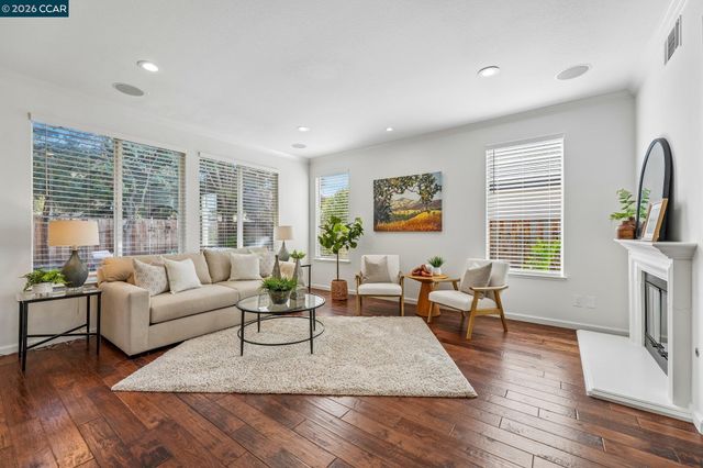 4926 Redwood Ave, Dublin, CA 94568