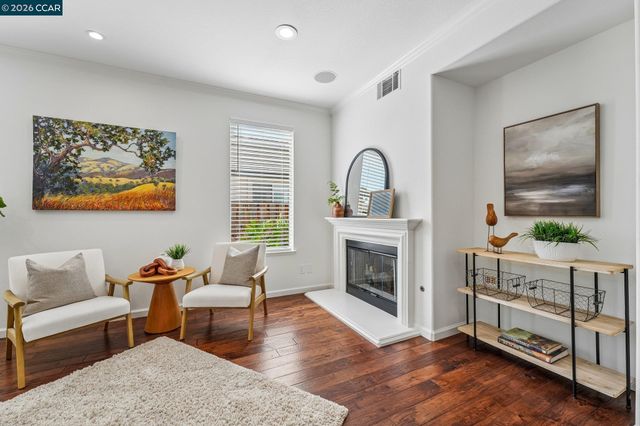 4926 Redwood Ave, Dublin, CA 94568