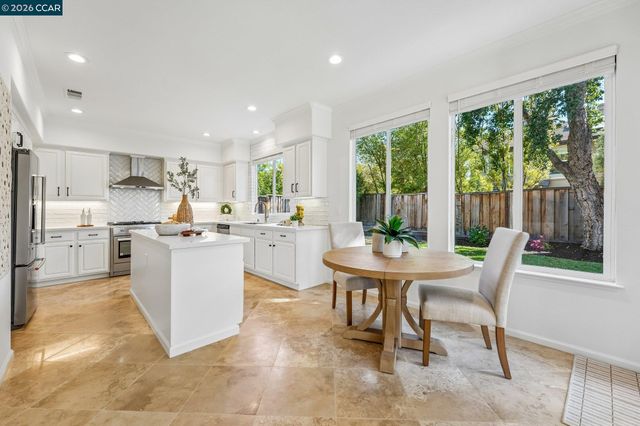 4926 Redwood Ave, Dublin, CA 94568