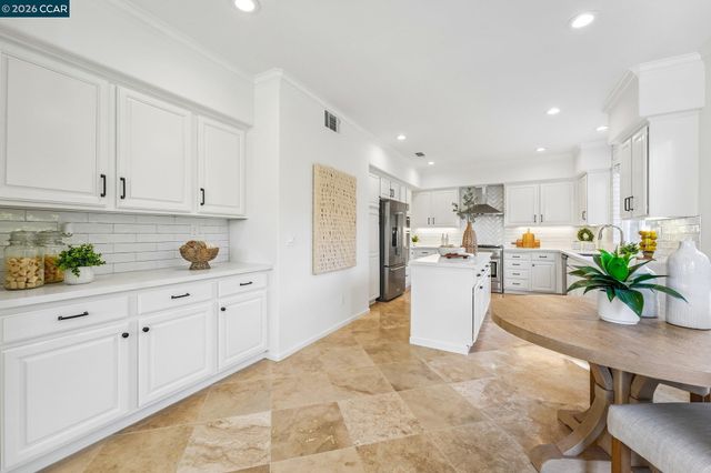 4926 Redwood Ave, Dublin, CA 94568
