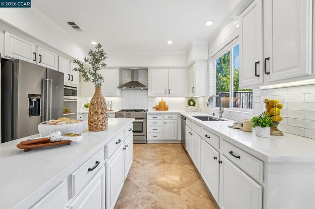 4926 Redwood Ave, Dublin, CA 94568