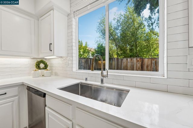 4926 Redwood Ave, Dublin, CA 94568